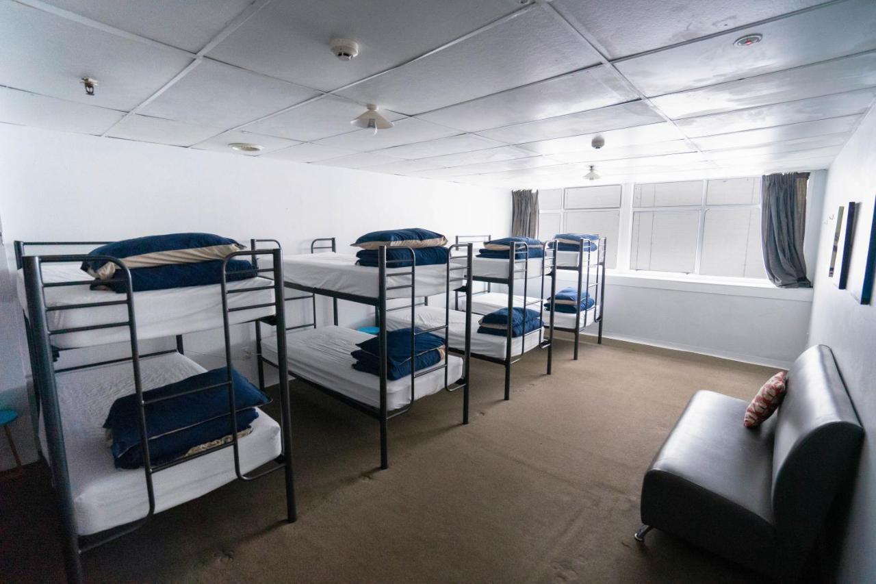 Attic Backpackers Hostel โอ๊คแลนด์ ภายนอก รูปภาพ