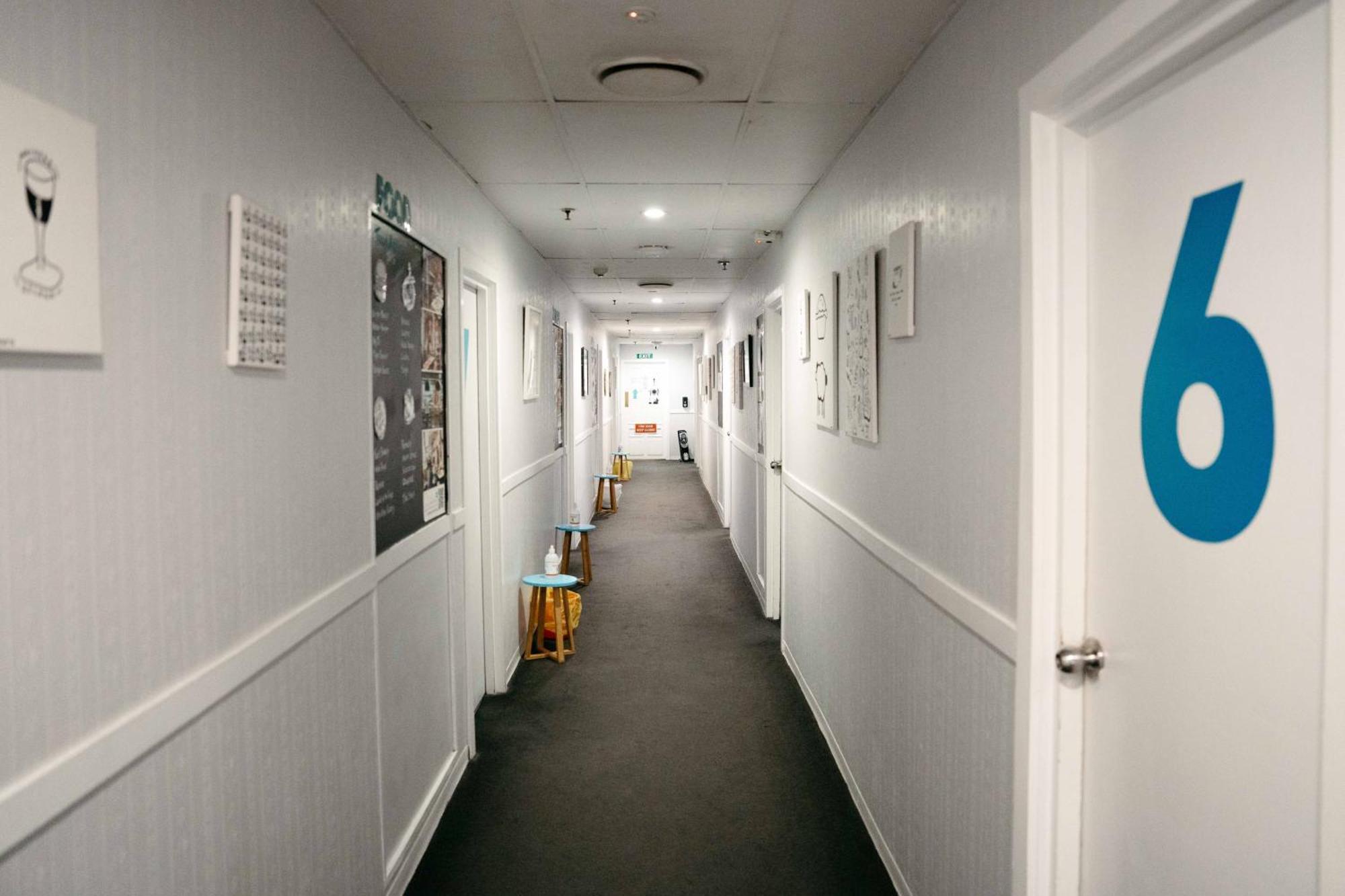Attic Backpackers Hostel โอ๊คแลนด์ ภายนอก รูปภาพ