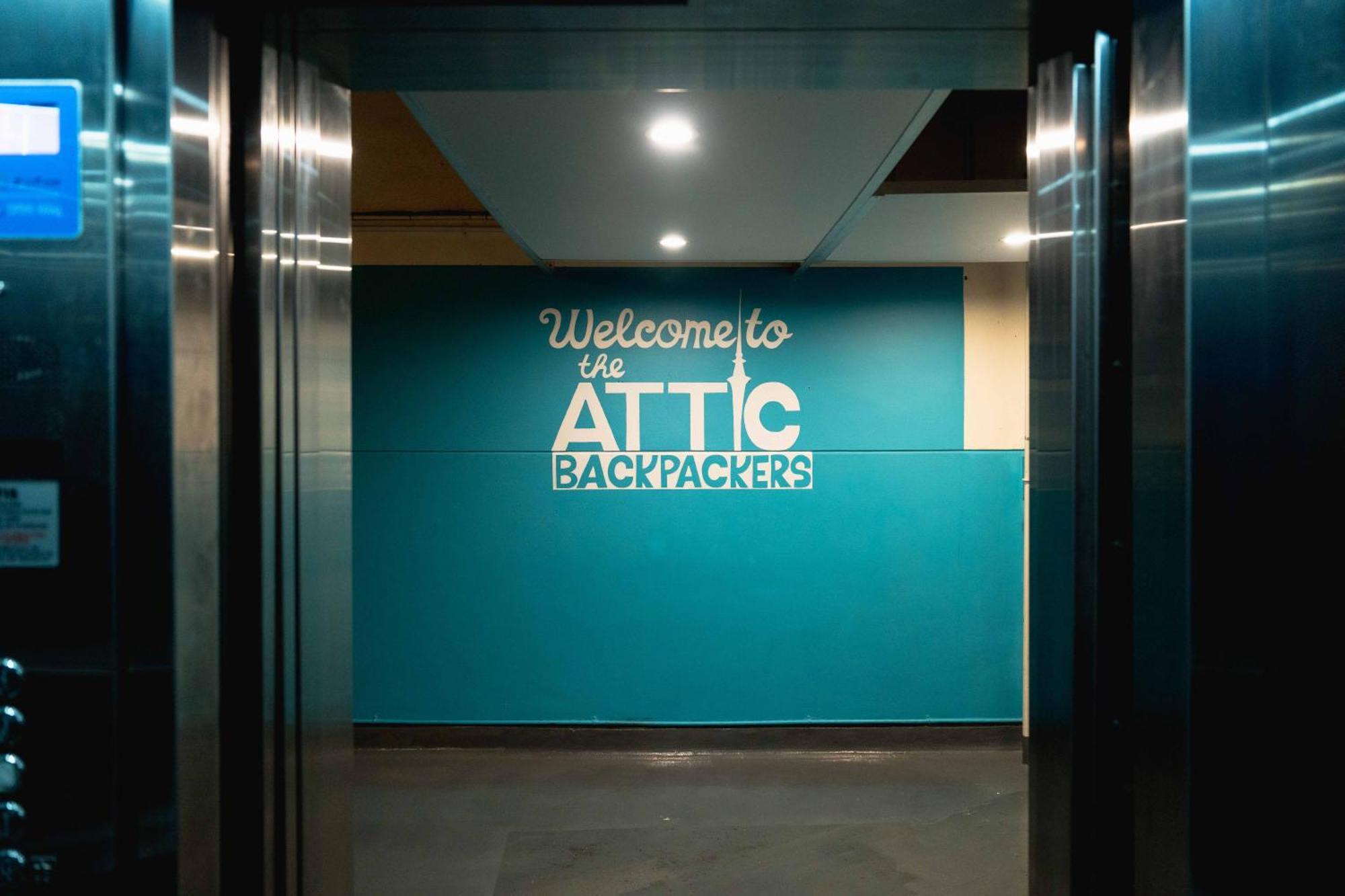 Attic Backpackers Hostel โอ๊คแลนด์ ภายนอก รูปภาพ