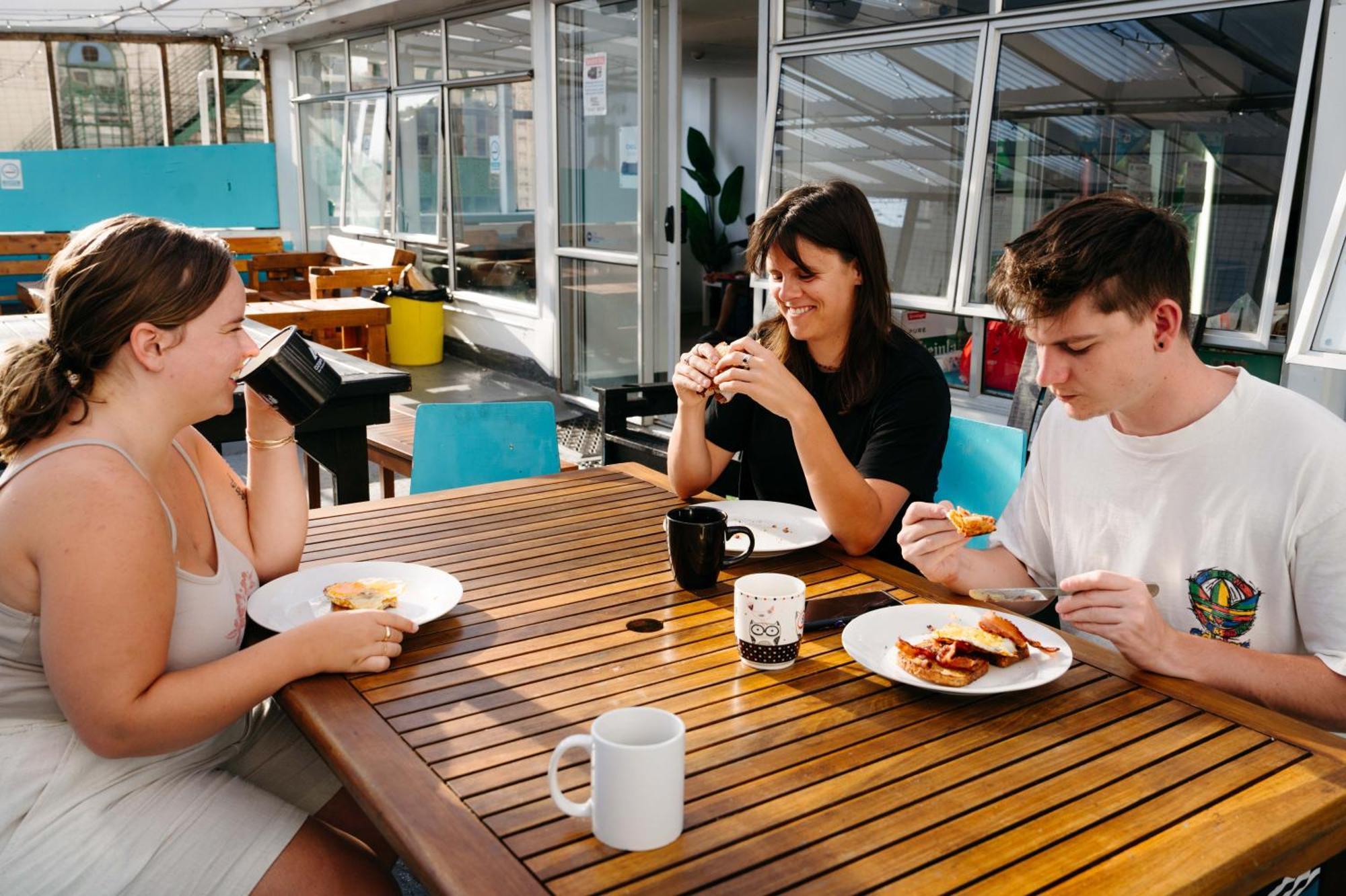 Attic Backpackers Hostel โอ๊คแลนด์ ภายนอก รูปภาพ